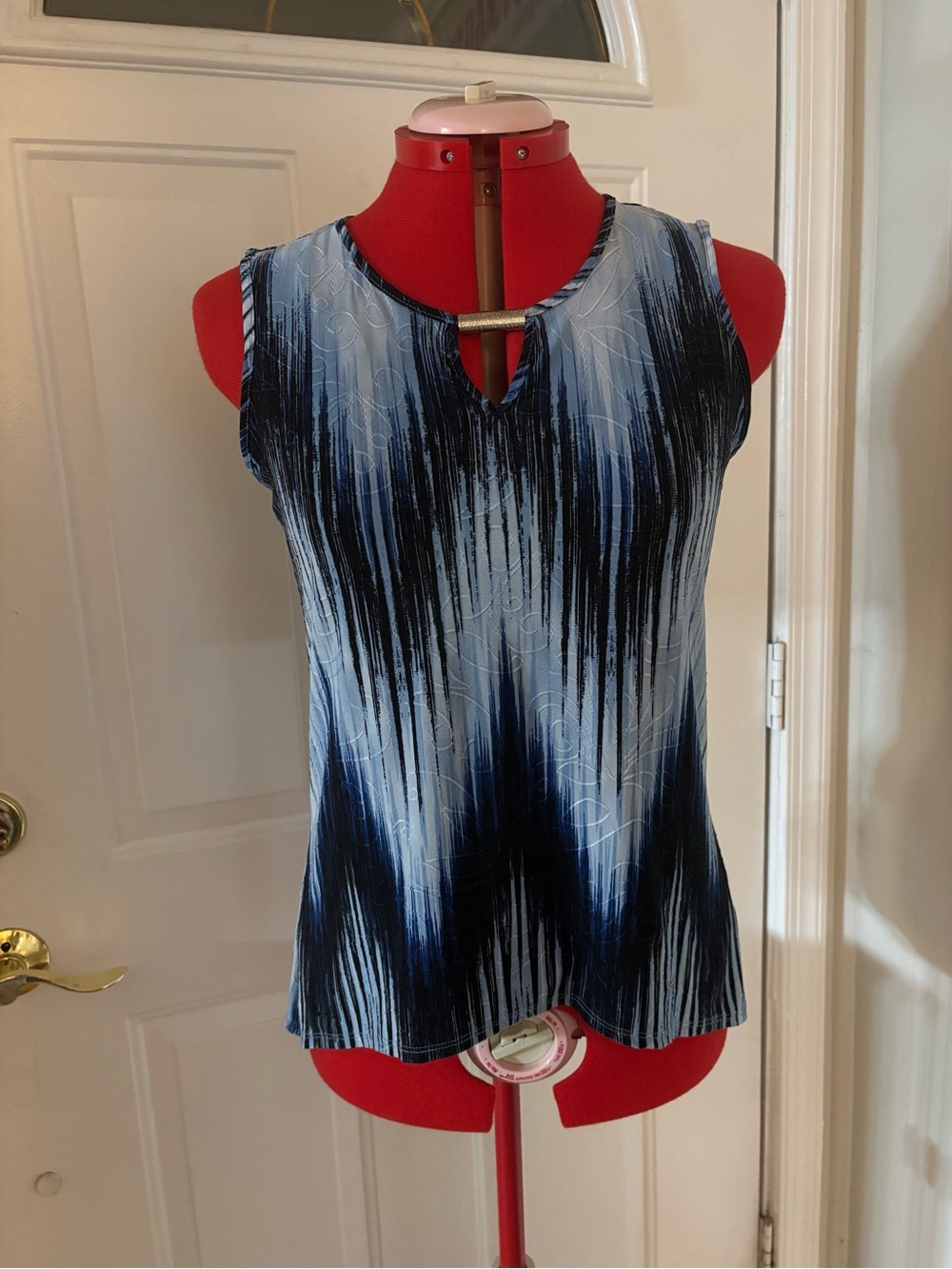 NY Collection Blue Ombre Sleeveless Keyhole Top